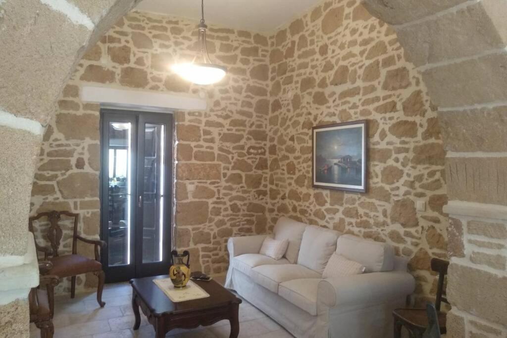 Traditional Stone House シティア エクステリア 写真
