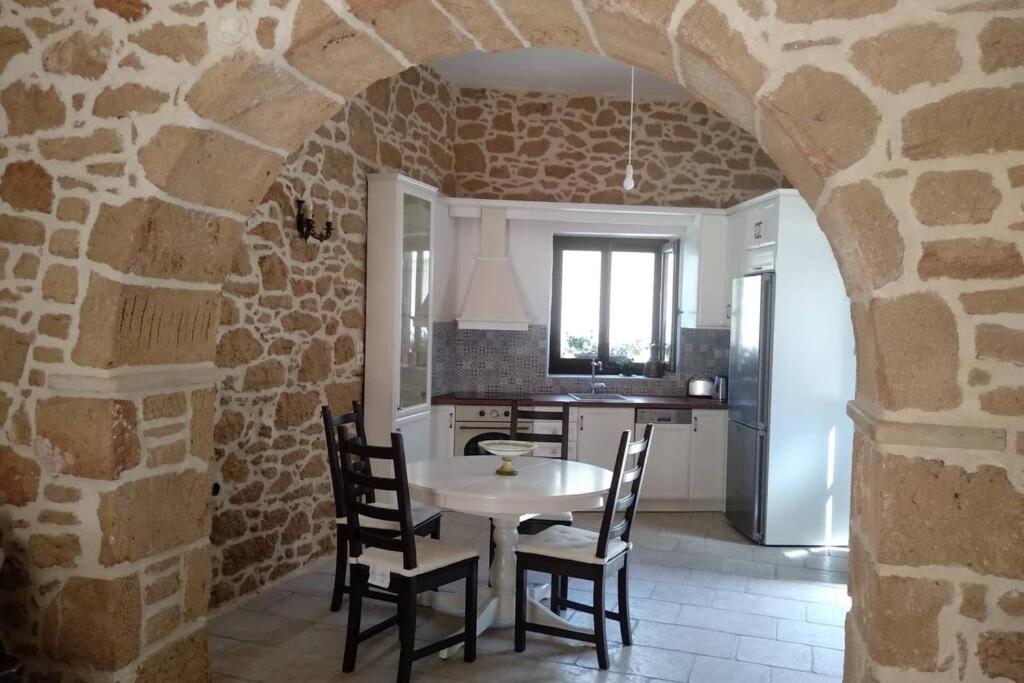 Traditional Stone House シティア エクステリア 写真